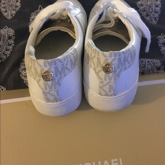 Shoes - Picture 4 of 4